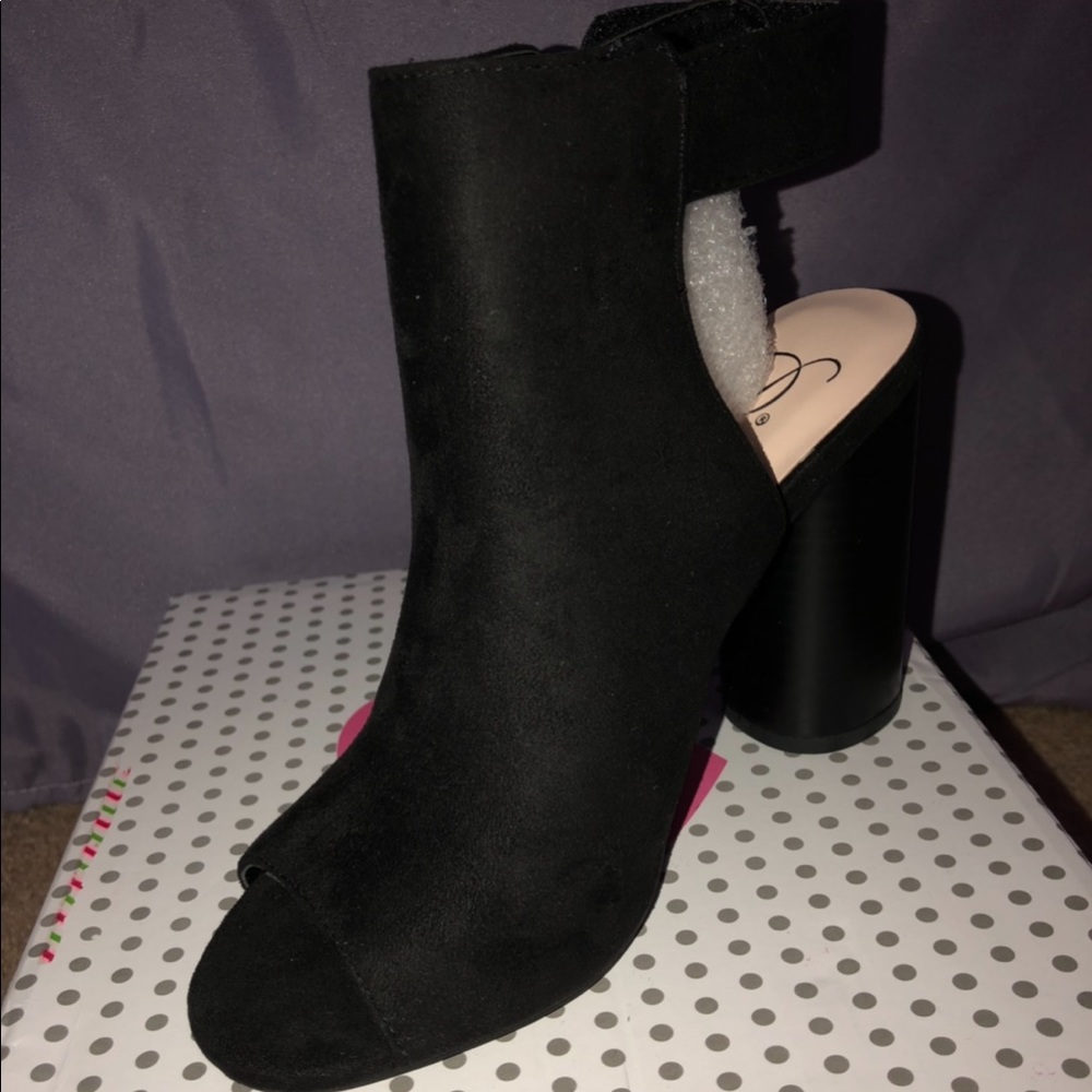 New Size 6 Black Heels